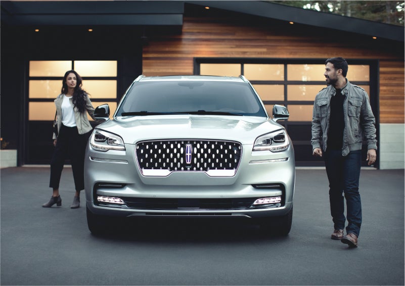 The sparkling grille of the 2023 Lincoln Aviator® Grand Touring model | Ted Russell Lincoln in Knoxville TN