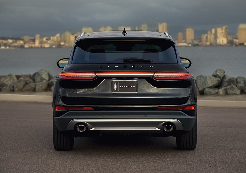 The rear lighting of the 2024 Lincoln Corsair® SUV spans the entire width of the vehicle. | Ted Russell Lincoln in Knoxville TN