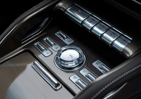 A crystal-inspired volume knob is shown in the center floor console of a 2024 Lincoln Nautilus® SUV. | Ted Russell Lincoln in Knoxville TN